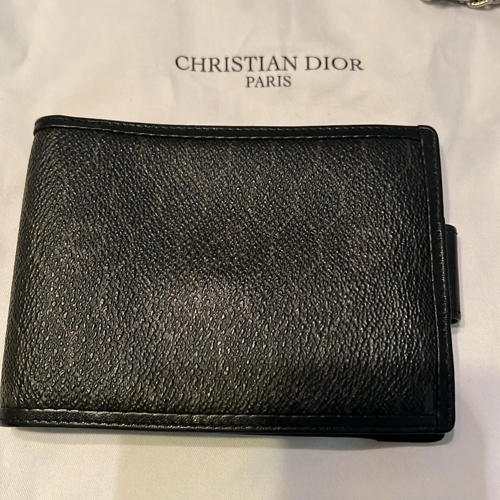 100% AUTHENTIC & PRISTINE💕VINTAGE DIOR WALLET W/CROSSBODY CHAIN💗💗💗